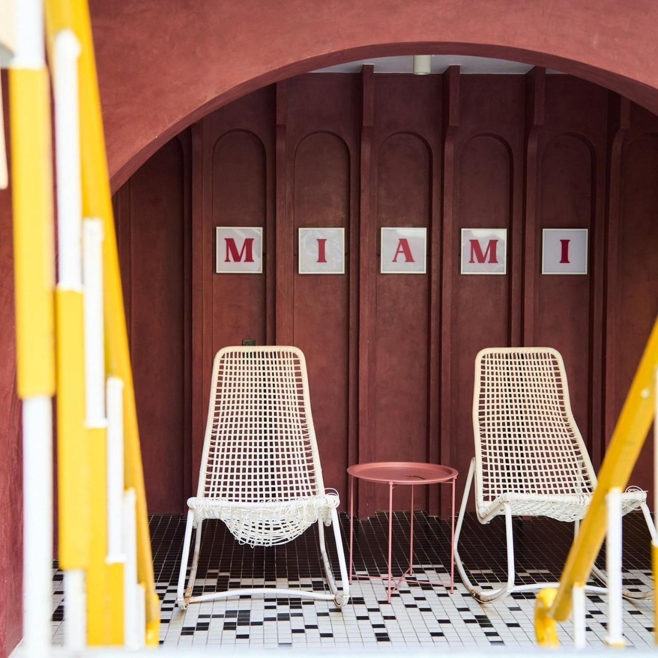 Miami Hotel Бангкок Экстерьер фото