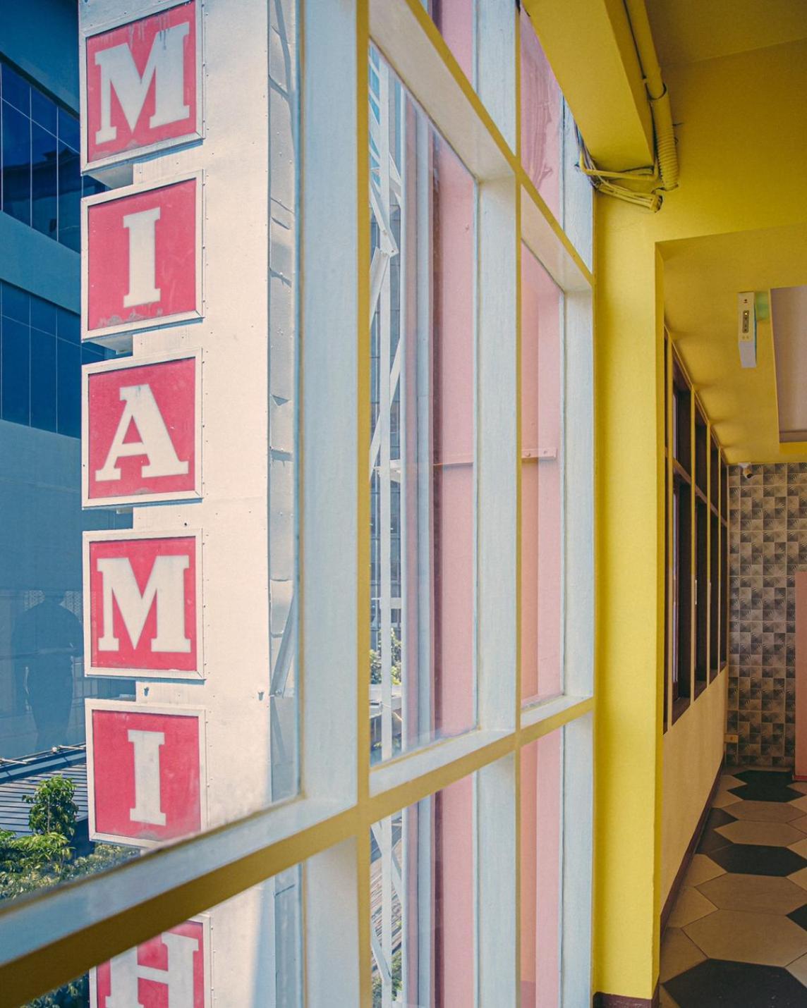Miami Hotel Бангкок Экстерьер фото